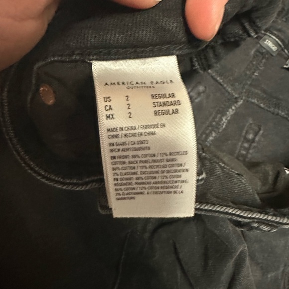 American Eagle Outfitters Black Ripped Mom Jeans - Picture 4 of 4